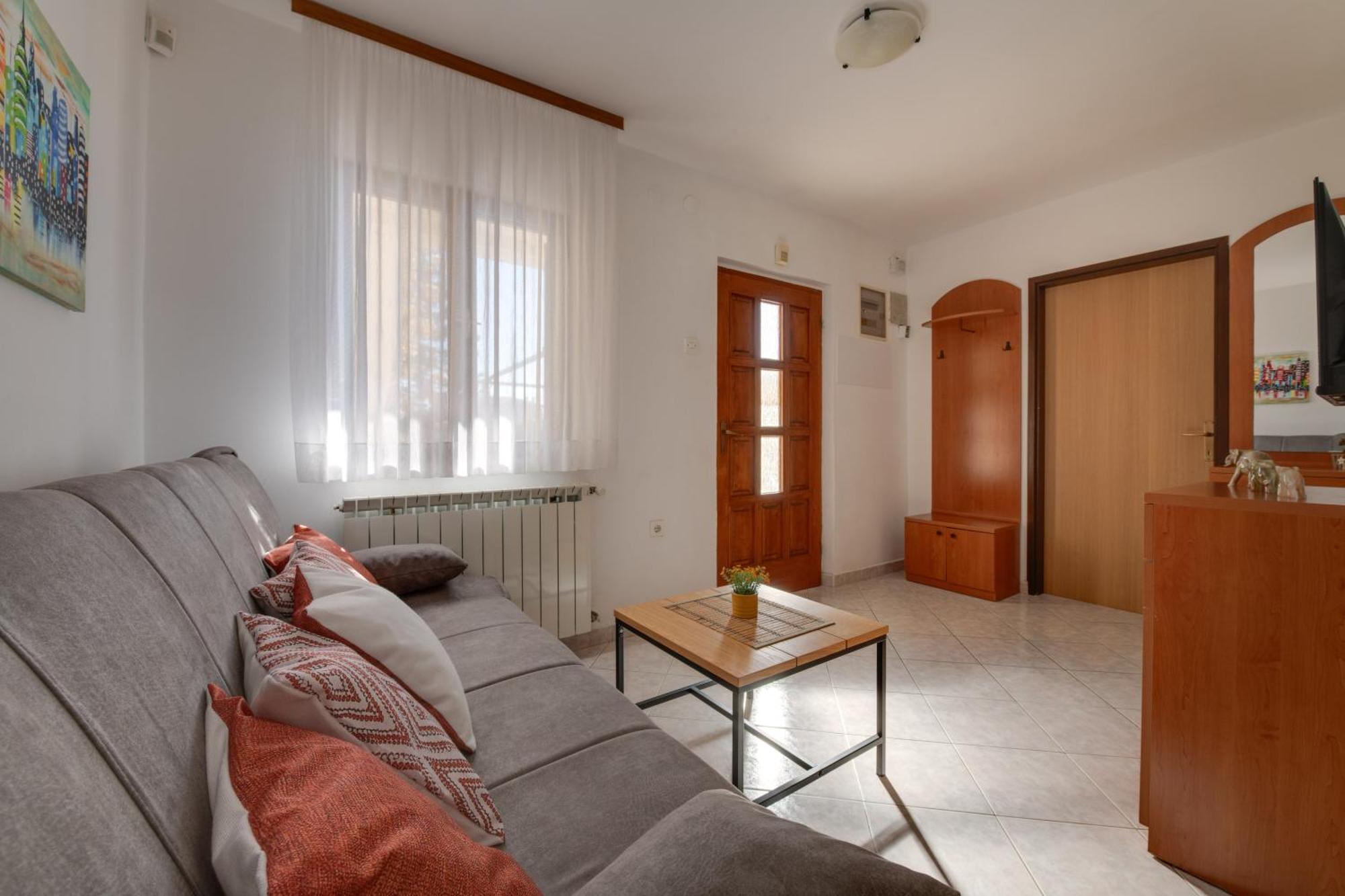 Villa Livia With Three Nice Apartments, Swimming Pool, Childrens Playground, Barbecue And Free Parking Ližnjan Eksteriør billede