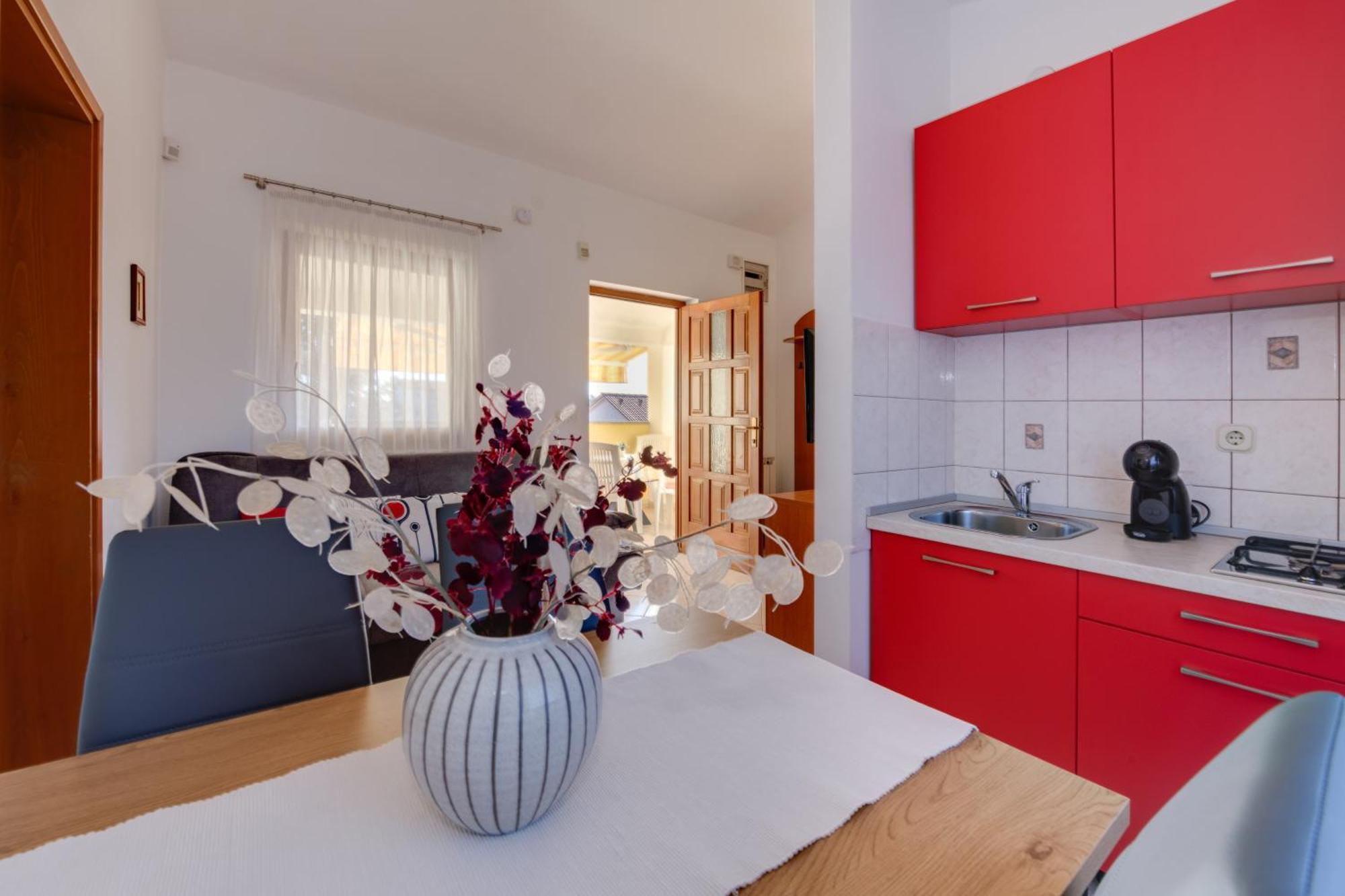 Villa Livia With Three Nice Apartments, Swimming Pool, Childrens Playground, Barbecue And Free Parking Ližnjan Eksteriør billede